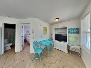 Condo, Berbilang Katil, Kitchen, Beach View (0 - Pet Friendly) | 1 bilik tidur, dihias secara berasingan 