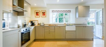 Cotswold country cottage -2 Manor Farm