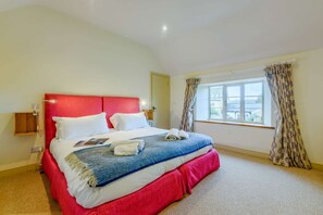 2 bedrooms, iron/ironing board, travel cot, WiFi