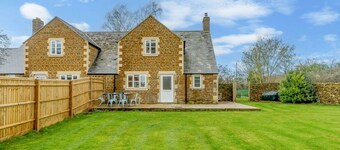 Pet Friendly Rural Cotswold Cottage - 1 Manor Farm Cottage