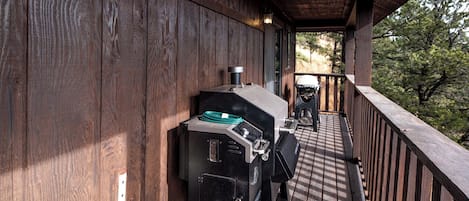 Studio (3 Bedrooms) | Property amenity