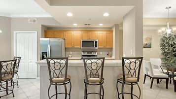 Condo (2 Bedrooms) | Property amenity