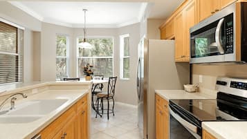 Condo (2 Bedrooms) | Property amenity