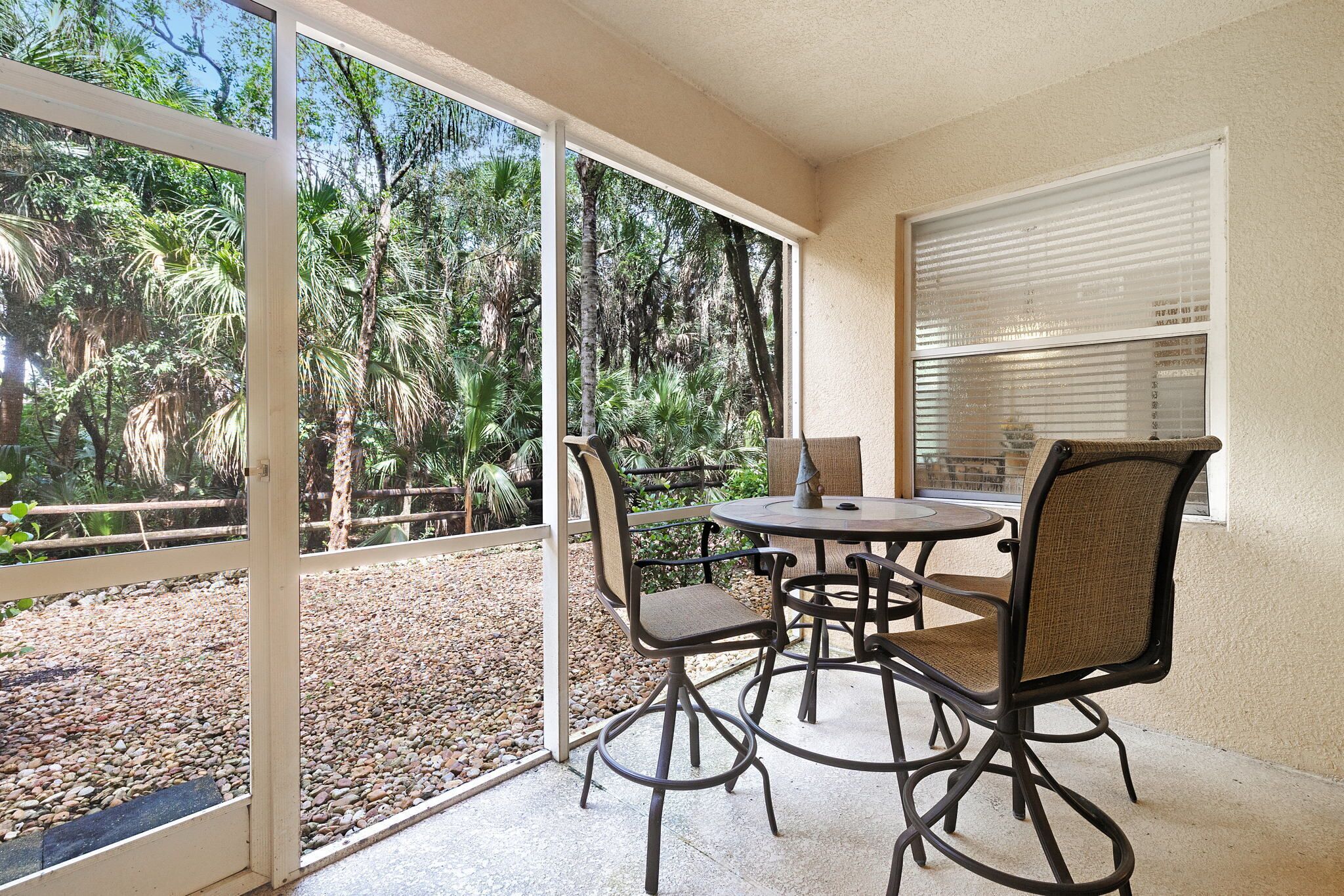 Condo (2 Bedrooms) | Property amenity