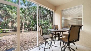 Condo (2 Bedrooms) | Property amenity