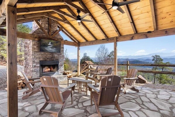 Studio (3 Bedrooms) | Front of property