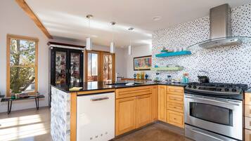 Condo, 1 Queen Bed with Sofa bed, Balcony, Mountain View | Private kitchen | Fridge, microwave, oven, stovetop
