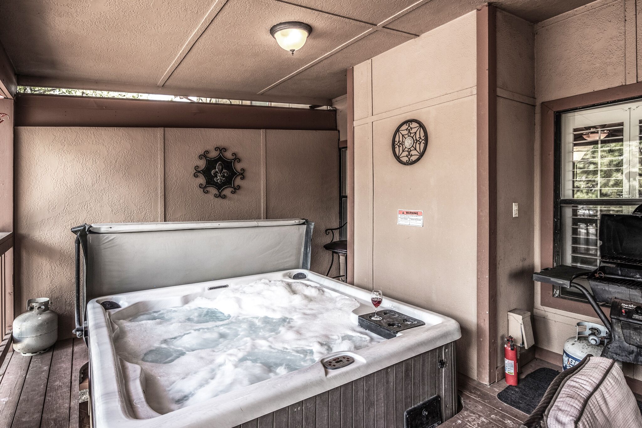 شقة - عدة أسرّة - بمغطس ساخن (#B2 - No Pets) | مغطس سبا داخلي