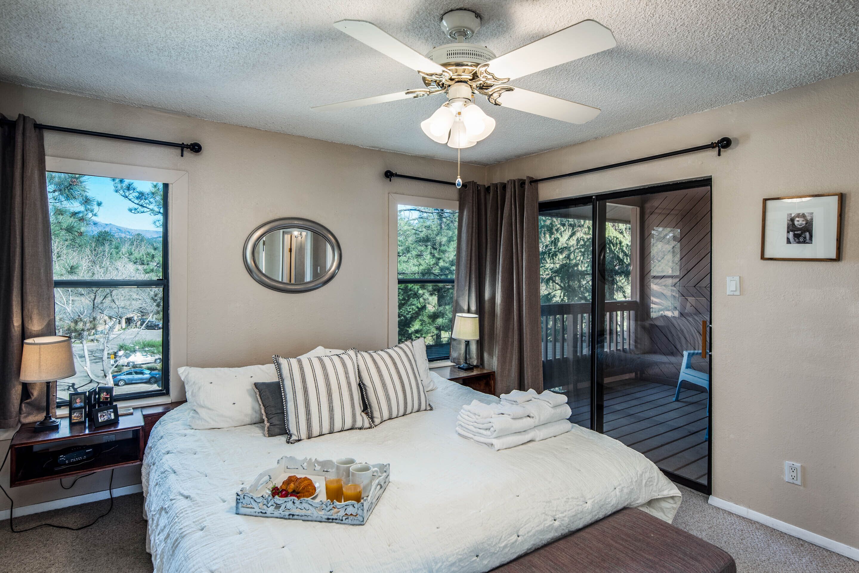 Condo, varias camas, hidromasaje, vista a la montaña (#A7 - No Pets) | 3 habitaciones, tabla de planchar con plancha y wifi gratis 