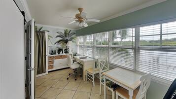 Condo (2 Bedrooms) | Property amenity