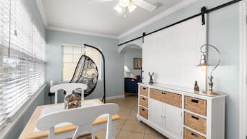 Condo (2 Bedrooms) | Property amenity