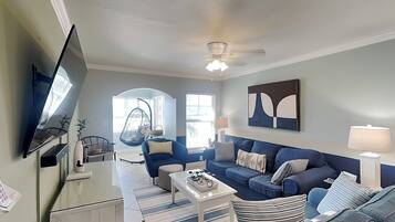 Condo (2 Bedrooms) | Property amenity