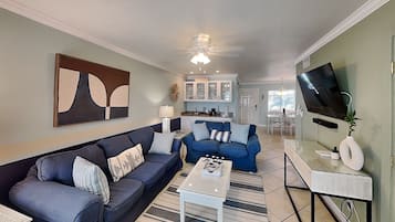 Condo (2 Bedrooms) | Front of property