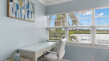 Condo (2 Bedrooms) | Property amenity