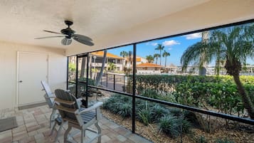 Condo (2 Bedrooms) | Property amenity