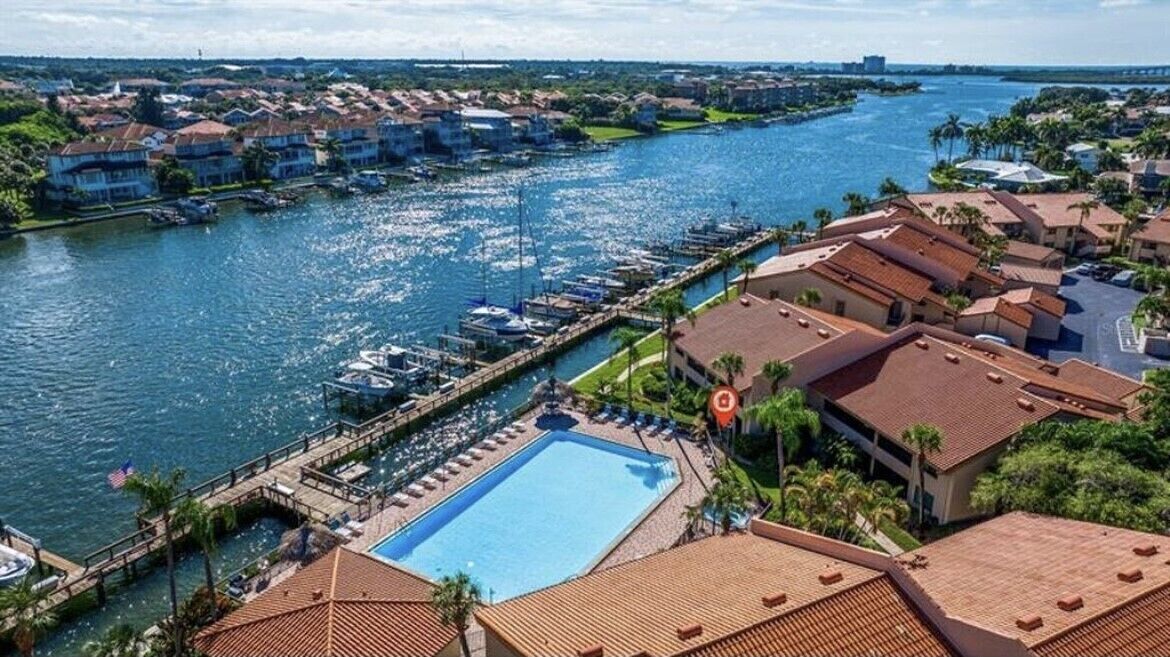 Condo (2 Bedrooms) | Property amenity