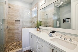 House (5 Bedrooms) | Property amenity