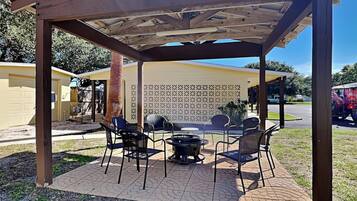 Condo (2 Bedrooms) | Kemudahan hartanah