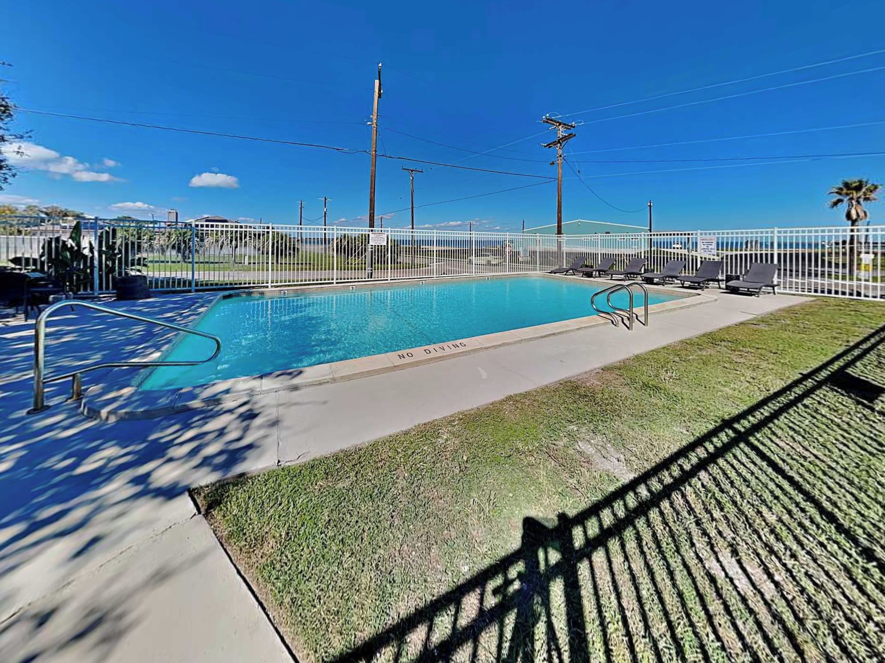 Condo (2 Bedrooms) | Property amenity