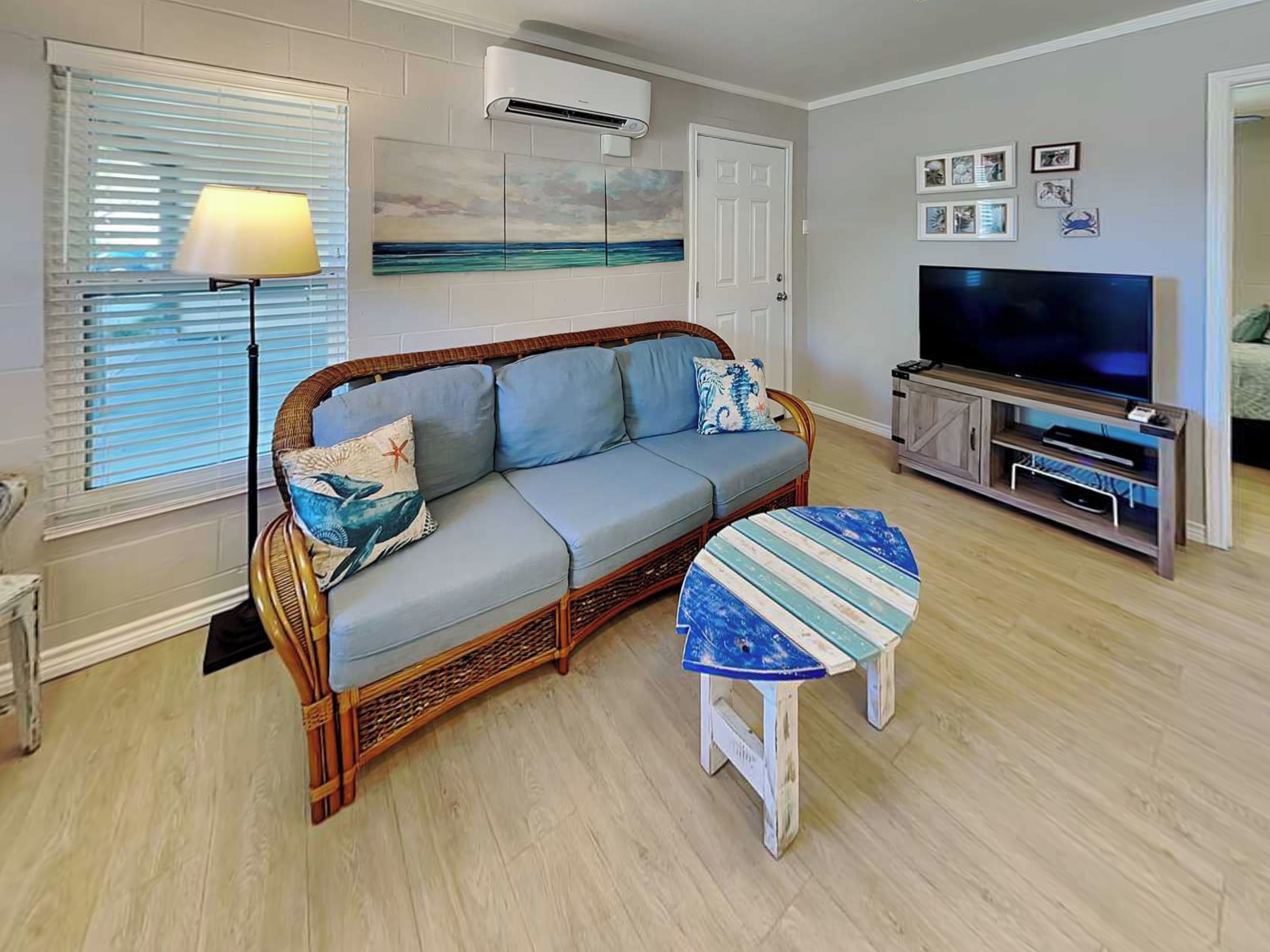 Condo (2 Bedrooms) | Front of property