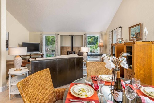 New listing! Beautiful centrally located Florence home near the river, gas grill, game room