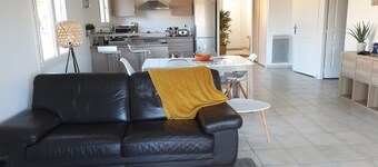 Grande Maison Récente au Calme Proche de la Plage