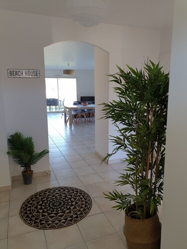 Grande Maison Récente au Calme Proche de la Plage