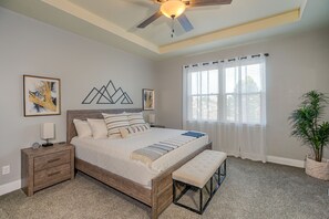 4 Schlafzimmer, Schreibtisch, Bügeleisen/Bügelbrett, Reisekinderbett