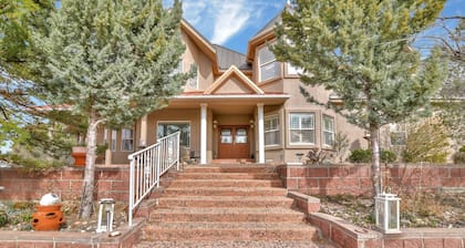 Prospectors Palace *Gathering Place w/ Mountain Views*Pool Table* Near Lynx Lake