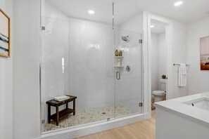 Shower, hair dryer, towels, shampoo