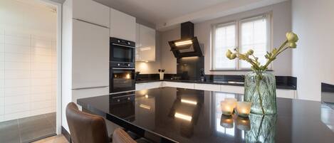 Micro-ondas, fogão, cooktop, lava-louças