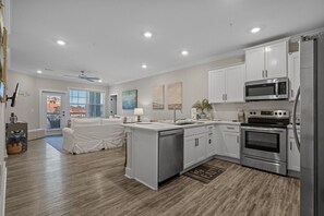 Fridge, microwave, oven, stovetop - 1616 Crow Creek Tees and Seas (Calabash)