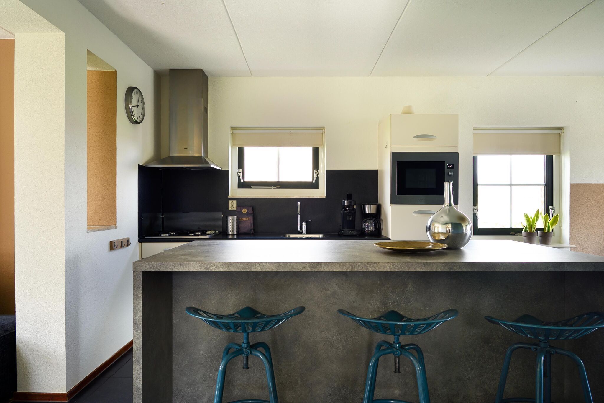 Frigorífic, microones, forn i placa de cuina 