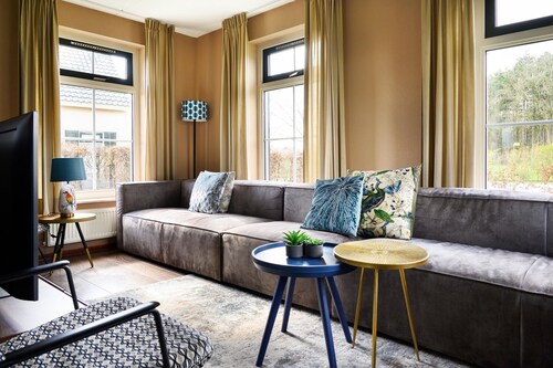 Family home with wellness and tour boat (seasonal)