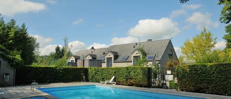 Una piscina cubierta