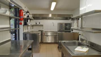 Refrigerador, microondas, horno y lavavajillas