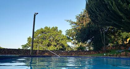 Crest Farm - Self-catering 2-bedroom, Wi-fi, Views, Swiming Pool