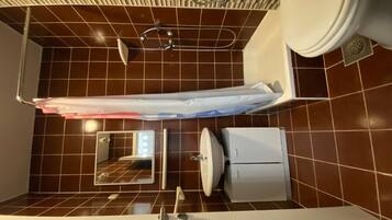 Badekar, hårføner og håndklær