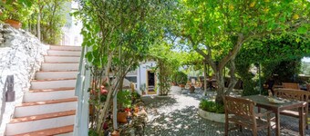 Fabulous country house with pool set in historical town