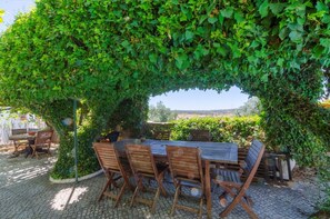 Outdoor dining - Fabulous country house with pool set in historical town (Terena)