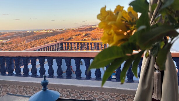 A balcony with a view of a hilly landscape and a distant building. - Casa Morisca Classic (Sidi Ifni)