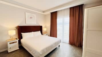 8 bedrooms, WiFi, bed sheets