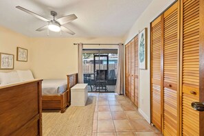 2 bedrooms, iron/ironing board, WiFi, bed sheets - Backyard & patio retreat near Cocoa Beach Pier (Cocoa Beach)