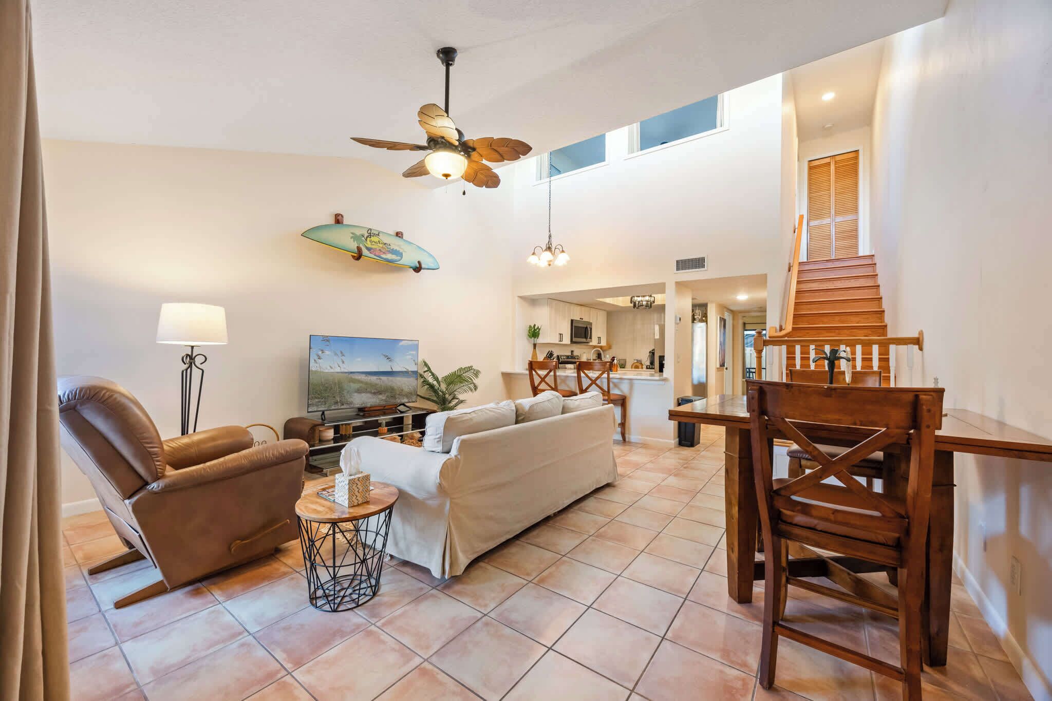 Una televisión, una oficina