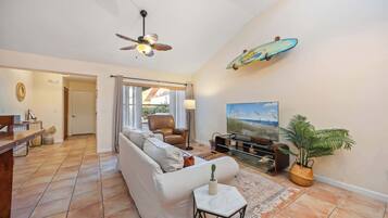 Una televisión, una oficina