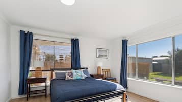 3 bedrooms, bed sheets