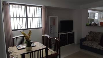 家庭公寓 | 客廳 | 50-吋電視、數位頻道、Netflix、串流服務