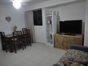 Family Apartment | Living room | 50-inch TV with digital channels, Netflix, streaming services - Praia de Manaíra (João Pessoa)
