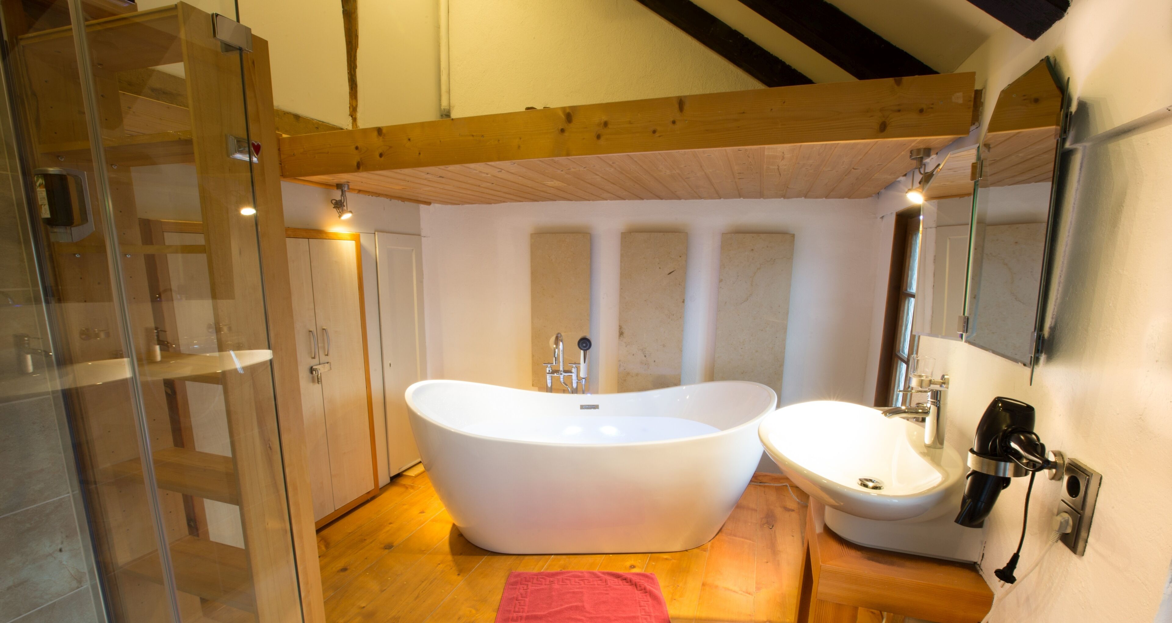 Badewanne, Haartrockner, Bidet
