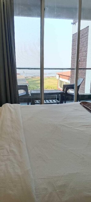 Free WiFi, bed sheets - Coastal Bay Beach Resort (Dapoli)